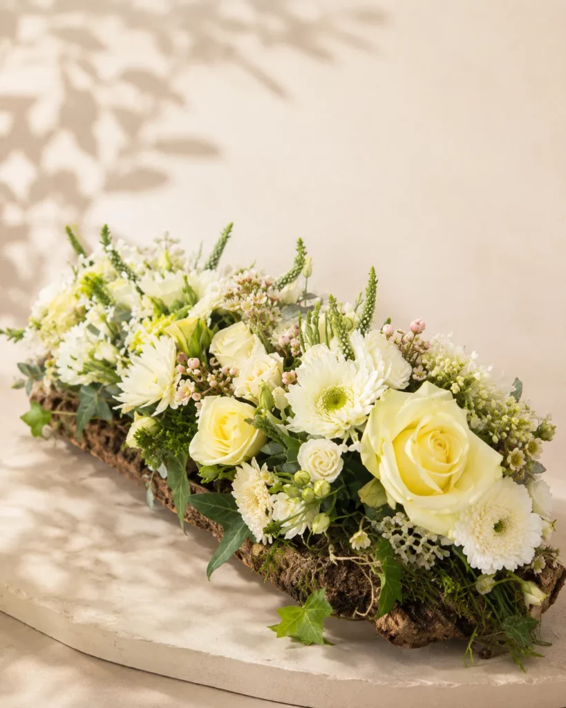 Hommage floral de deuil et de recueillement — création de La Rose des Sables By Saliha